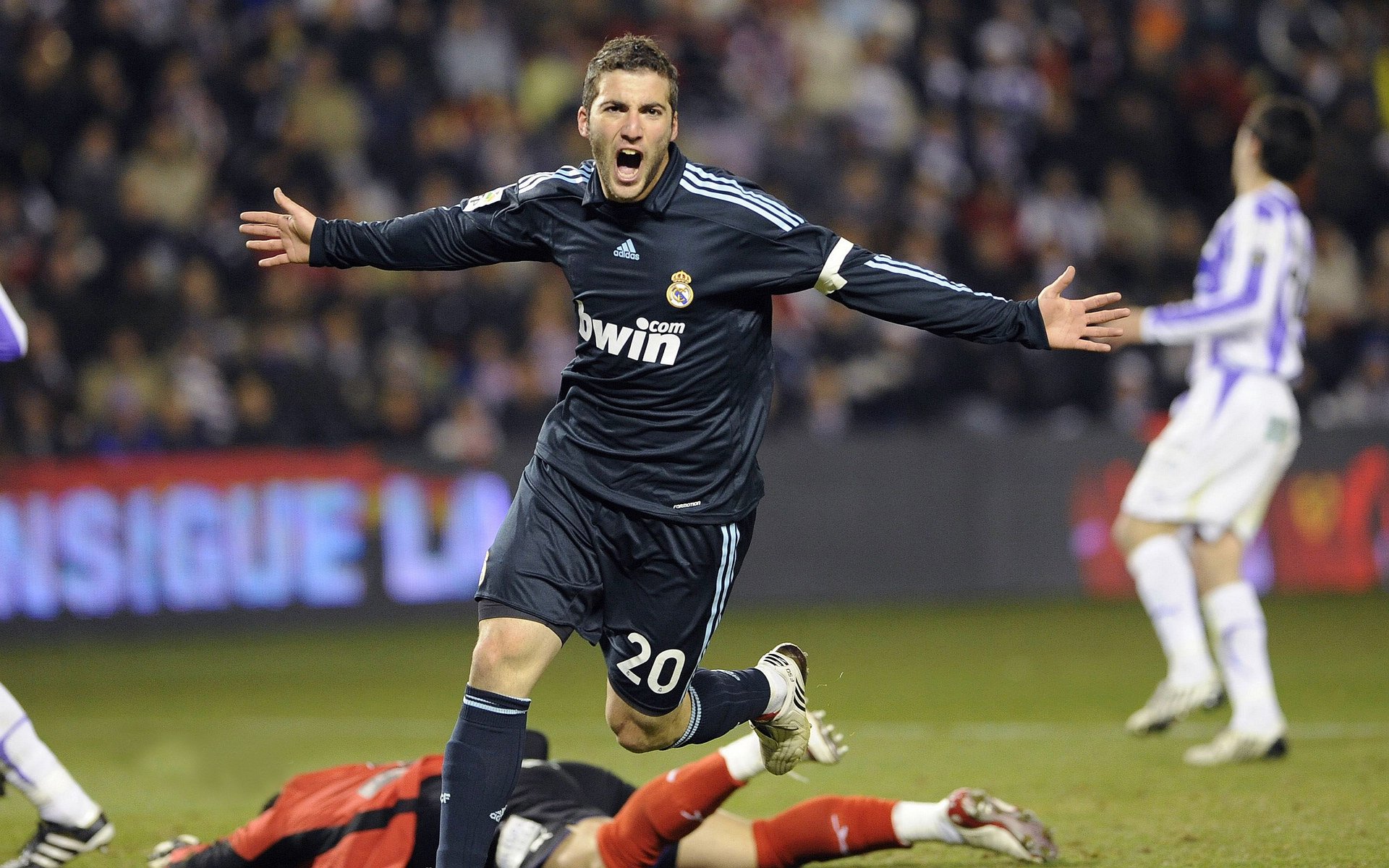 _未来运动装备展:科技赋能运动新体验_,科技运动装备广告词